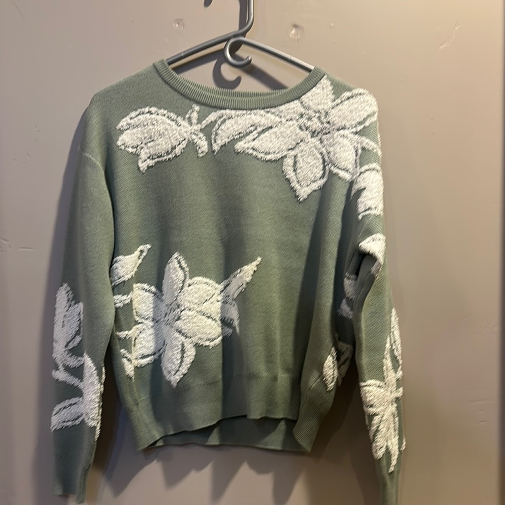 Nicole Miller Green and White Floral Crew Neck Sweater